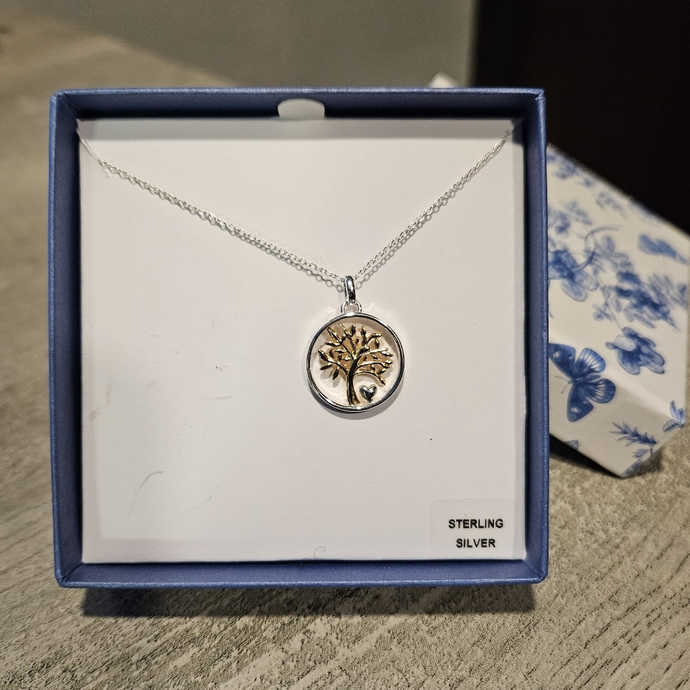 Sterling silver family tree necklace  NIB